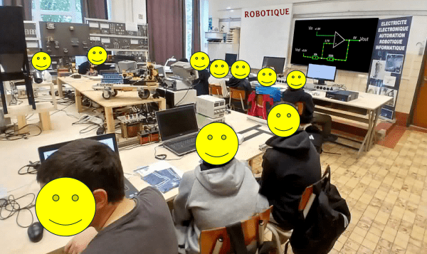 Découverte du cours d'électricité-automation par les plus jeunes.